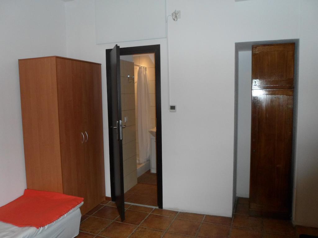 Quadruple Room Private Bathroom